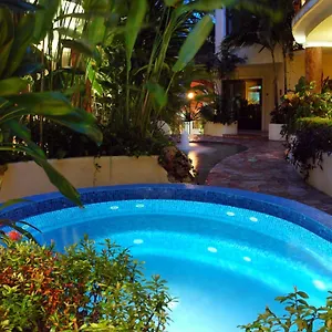 https://villas-sacbe-condo-hotel-and-beach-club.allrivieramayahotels.com